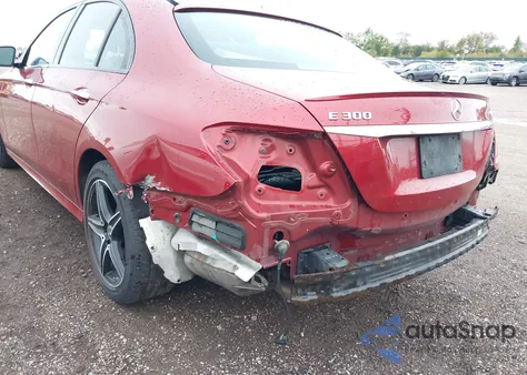 2018 Mercedes-Benz E 300 4Matic z USA, uszkodzony, nr VIN WDDZF4KBXJA358722